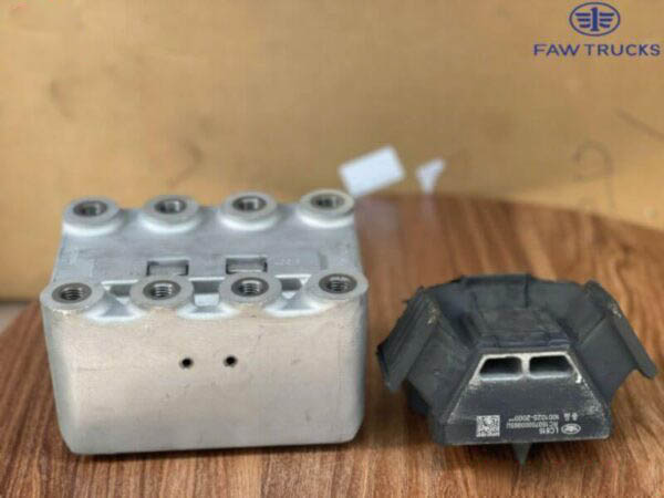 CAO SU CHÂN MÁY TRƯỚC XE ĐẦU KÉO FAW 460HP