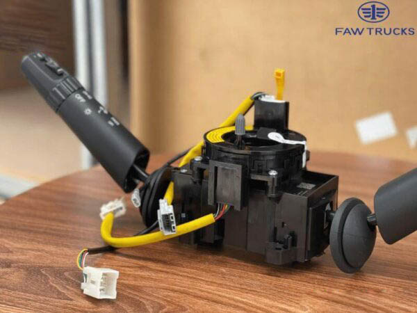 CÔNG TẮC GẠT MƯA & PHANH CÚP-BÔ XE ĐẦU KÉO FAW 430HP