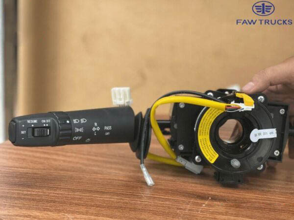 CÔNG TẮC GẠT MƯA & PHANH CÚP-BÔ XE ĐẦU KÉO FAW 430HP