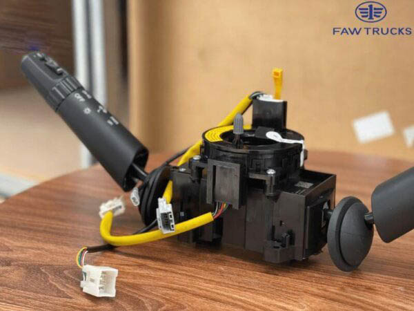 CÔNG TẮC GẠT MƯA & PHANH CÚP-BÔ XE ĐẦU KÉO FAW 430HP