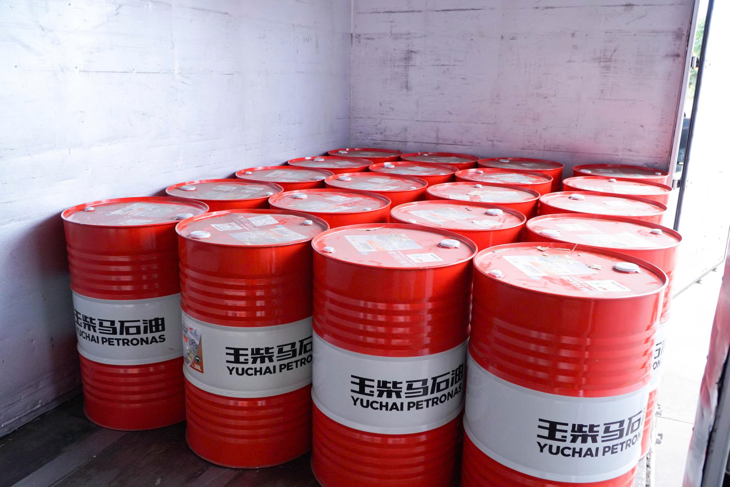 XE ĐẦU KÉO THƯƠNG HIỆU NÀO – NÊN DÙNG DẦU NHỚT CHÍNH HÃNG TỪ THƯƠNG HIỆU ĐÓ